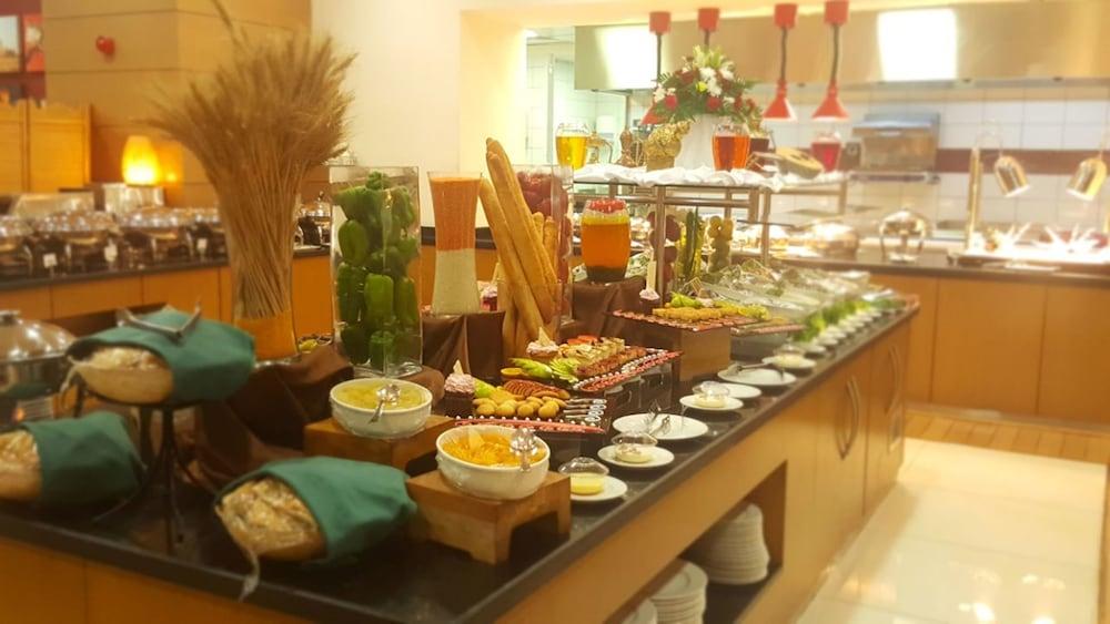 Hilton Garden Inn Tabūk Eksteriør bilde